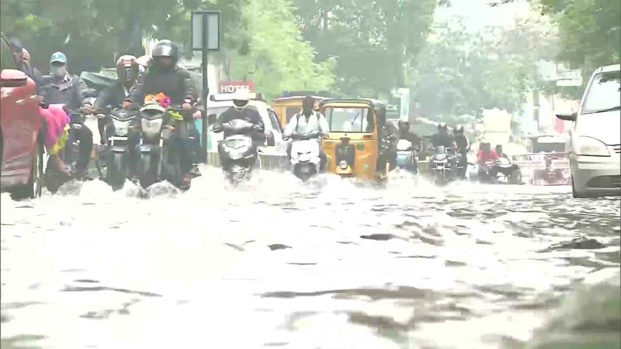 Chennai Rain ತಮಿಳುನಾಡು, ಪುದುಚೇರಿಯಲ್ಲಿ ರೆಡ್ ಅಲರ್ಟ್; ಮಳೆಗೆ ಬಲಿಯಾದವರ ಸಂಖ್ಯೆ 12ಕ್ಕೆ ಏರಿಕೆ