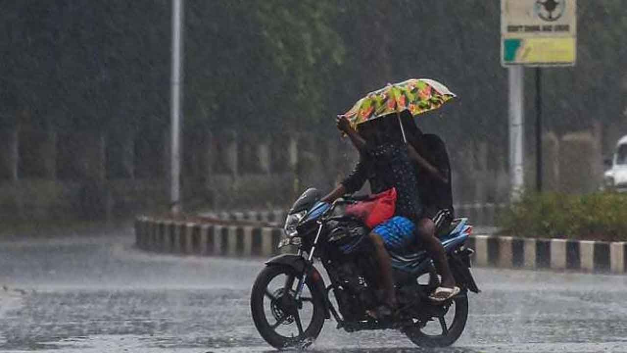 Tamil Nadu rains ತಮಿಳುನಾಡಿನಾದ್ಯಂತ ಮುಂದುವರಿದ ಮಳೆ: ಚೆನ್ನೈ ಮತ್ತು ನೆರೆಯ ಜಿಲ್ಲೆಗಳಿಗೆ ರೆಡ್ ಅಲರ್ಟ್ ಘೋಷಣೆ