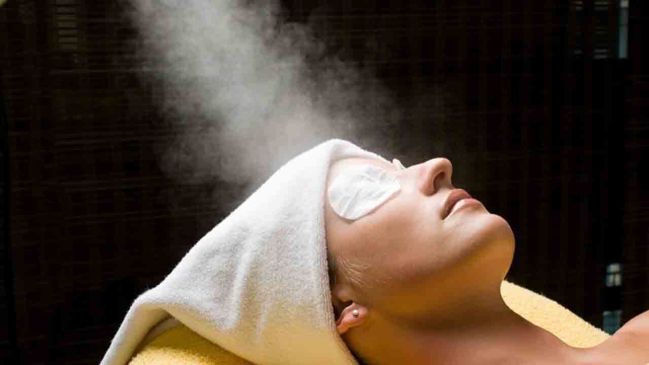 Facial Steaming: ಫೇಷಿಯಲ್​​ ಸ್ಟೀಮಿಂಗ್ ಮಾಡುವುದು ಒಳ್ಳೆಯದೇ? ತಜ್ಞರ ಸಲಹೆಗಳೇನು?