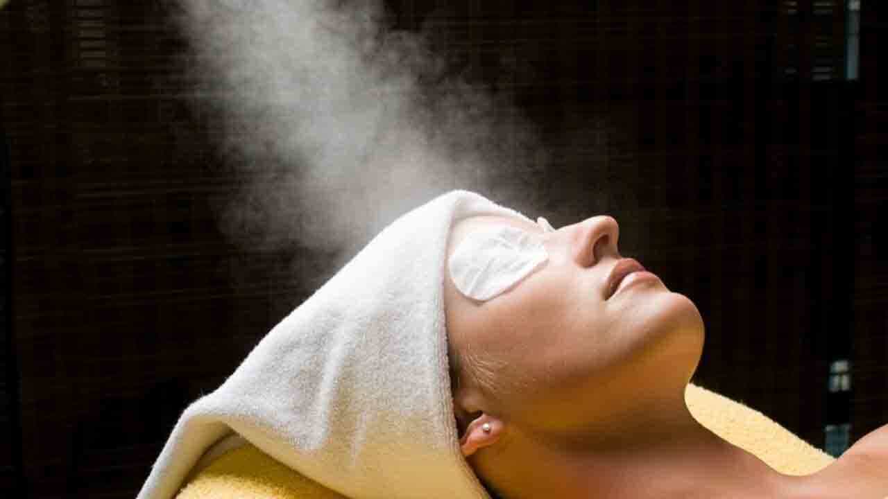 Facial Steaming: ಫೇಷಿಯಲ್ ಸ್ಟೀಮಿಂಗ್ ಮಾಡುವುದು ಒಳ್ಳೆಯದೇ? ತಜ್ಞರ ಸಲಹೆಗಳೇನು? Facial Steaming: ಫೇಷಿಯಲ್ ಸ್ಟೀಮಿಂಗ್ ಮಾಡುವುದು ಒಳ್ಳೆಯದೇ? ತಜ್ಞರ ಸಲಹೆಗಳೇನು?
