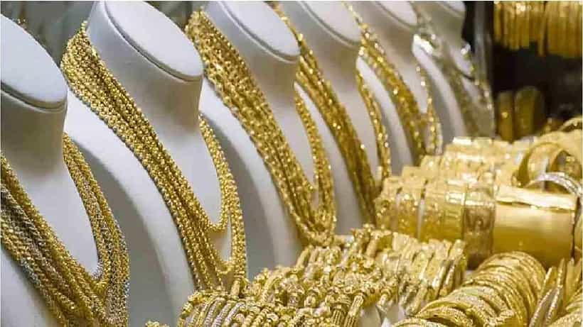 Gold Price Today: ಚಿನ್ನದ ದರ ಸ್ಥಿರ, ಬೆಳ್ಳಿ ಬೆಲೆ ಇಳಿಕೆ; ಆಭರಣ ಖರೀದಿಸುವವರು ದರ ವಿವರ ಪರಿಶೀಲಿಸಿ
