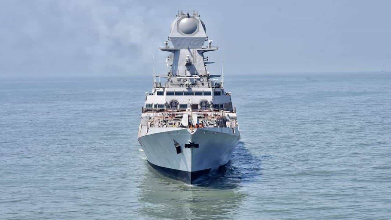 INS Visakhapatnam: ಕ್ಷಿಪಣಿ ವಿಧ್ವಂಸಕ ನೌಕೆ ಐಎನ್ಎಸ್ ವಿಶಾಖಪಟ್ಟಂ ಇಂದು ನೌಕಾಪಡೆಗೆ ಸೇರ್ಪಡೆ; ಸಮಾರಂಭದಲ್ಲಿ ಪಾಲ್ಗೊಳ್ಳಲಿರುವ ರಾಜನಾಥ್ ಸಿಂಗ್ INS Visakhapatnam: ಕ್ಷಿಪಣಿ ವಿಧ್ವಂಸಕ ನೌಕೆ ಐಎನ್ಎಸ್ ವಿಶಾಖಪಟ್ಟಂ ಇಂದು ನೌಕಾಪಡೆಗೆ ಸೇರ್ಪಡೆ; ಸಮಾರಂಭದಲ್ಲಿ ಪಾಲ್ಗೊಳ್ಳಲಿರುವ ರಾಜನಾಥ್ ಸಿಂಗ್