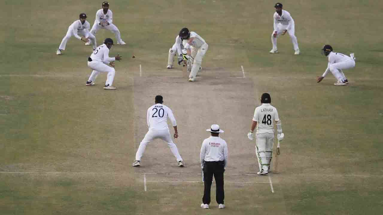 India vs New Zealand, 1st Test: ಮತ್ತಷ್ಟು ರೋಚಕತೆಯತ್ತ ಇಂಡೋ-ಕಿವೀಸ್ ಟೆಸ್ಟ್: ಭೋಜನ ವಿರಾಮದ ವೇಳೆಗೆ ನ್ಯೂಜಿಲೆಂಡ್: 79-1
