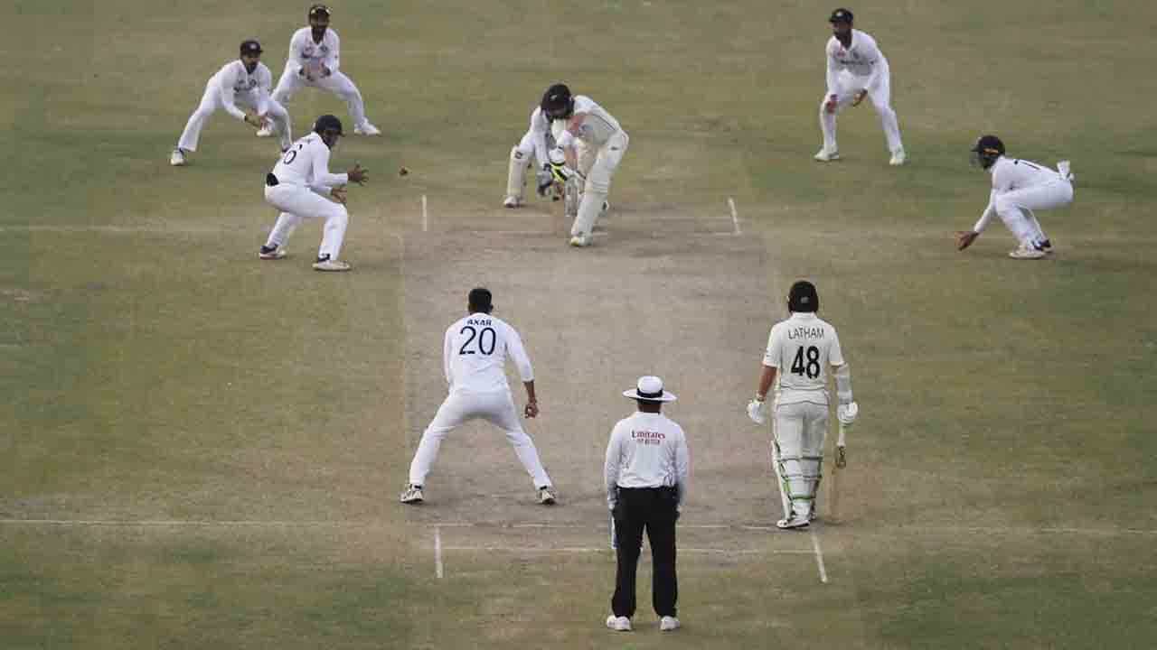 India vs New Zealand, 1st Test: ಮತ್ತಷ್ಟು ರೋಚಕತೆಯತ್ತ ಇಂಡೋ-ಕಿವೀಸ್ ಟೆಸ್ಟ್: ಭೋಜನ ವಿರಾಮದ ವೇಳೆಗೆ ನ್ಯೂಜಿಲೆಂಡ್: 79-1 India vs New Zealand, 1st Test: ಮತ್ತಷ್ಟು ರೋಚಕತೆಯತ್ತ ಇಂಡೋ-ಕಿವೀಸ್ ಟೆಸ್ಟ್: ಭೋಜನ ವಿರಾಮದ ವೇಳೆಗೆ ನ್ಯೂಜಿಲೆಂಡ್: 79-1