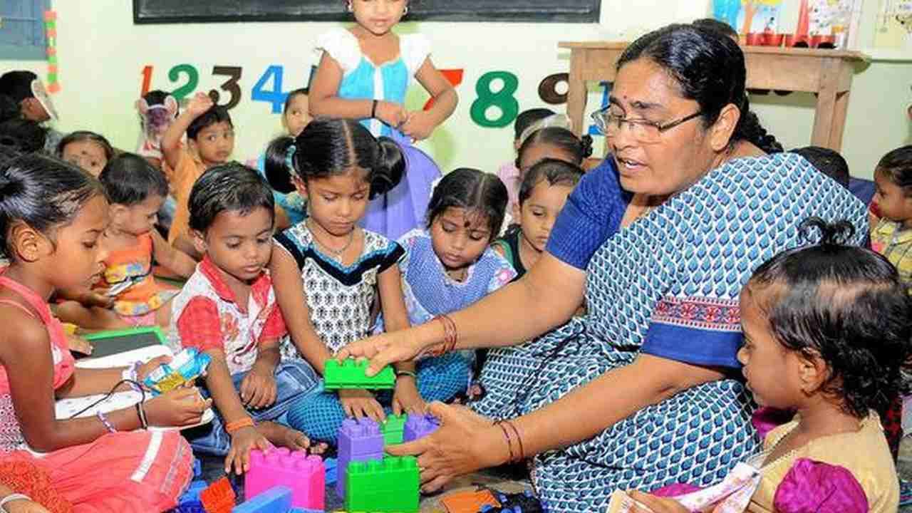 LKG, UKG ಆರಂಭಕ್ಕೆ ಕರ್ನಾಟಕ ಸರ್ಕಾರ ಗ್ರೀನ್ ಸಿಗ್ನಲ್; ನವೆಂಬರ್ 8ರಿಂದ ಭೌತಿಕ ತರಗತಿ ಶುರು LKG, UKG ಆರಂಭಕ್ಕೆ ಕರ್ನಾಟಕ ಸರ್ಕಾರ ಗ್ರೀನ್ ಸಿಗ್ನಲ್; ನವೆಂಬರ್ 8ರಿಂದ ಭೌತಿಕ ತರಗತಿ ಶುರು