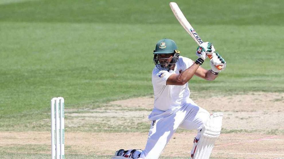 ಬಾಂಗ್ಲಾದೇಶ ಟಿ20 ನಾಯಕ ಮಹಮ್ಮದುಲ್ಲಾ ಟೆಸ್ಟ್ ಕ್ರಿಕೆಟ್‌ಗೆ ವಿದಾಯ ಹೇಳಿದ್ದಾರೆ. ಮಹಮ್ಮದುಲ್ಲಾ ಅವರು ಬಾಂಗ್ಲಾದೇಶ ಕ್ರಿಕೆಟ್ ಮಂಡಳಿಗೆ ಬುಧವಾರ ತಮ್ಮ ನಿರ್ಧಾರವನ್ನು ತಿಳಿಸಿದರು. ನವೆಂಬರ್ 26 ರಿಂದ ಬಾಂಗ್ಲಾದೇಶವು ಪಾಕಿಸ್ತಾನದ ವಿರುದ್ಧ ಎರಡು ಟೆಸ್ಟ್ ಪಂದ್ಯಗಳ ಸರಣಿಯನ್ನು ಆಡಬೇಕಿದೆ ಮತ್ತು ಅದಕ್ಕೂ ಮೊದಲು ಮಹಮ್ಮದುಲ್ಲಾ ಅವರು ನಿವೃತ್ತಿ ಘೋಷಿಸುವ ಮೂಲಕ ಎಲ್ಲರಿಗೂ ಆಶ್ಚರ್ಯ ಉಂಟುಮಾಡಿದ್ದಾರೆ.