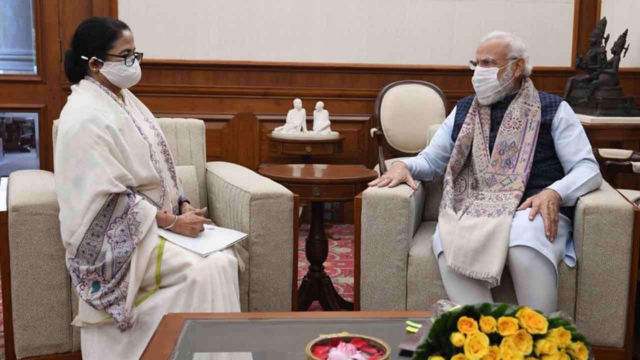 PM Modi - Mamata Meet: ಪ್ರಧಾನಿ ಮೋದಿ ಭೇಟಿ ಮಾಡಿದ ಮಮತಾ ಬ್ಯಾನರ್ಜಿ; ಬಿಎಸ್ಎಫ್ ಅಧಿಕಾರ ವ್ಯಾಪ್ತಿ ವಿಸ್ತರಣೆ ಹಿಂಪಡೆಯಲು ಒತ್ತಾಯ PM Modi - Mamata Meet: ಪ್ರಧಾನಿ ಮೋದಿ ಭೇಟಿ ಮಾಡಿದ ಮಮತಾ ಬ್ಯಾನರ್ಜಿ; ಬಿಎಸ್ಎಫ್ ಅಧಿಕಾರ ವ್ಯಾಪ್ತಿ ವಿಸ್ತರಣೆ ಹಿಂಪಡೆಯಲು ಒತ್ತಾಯ