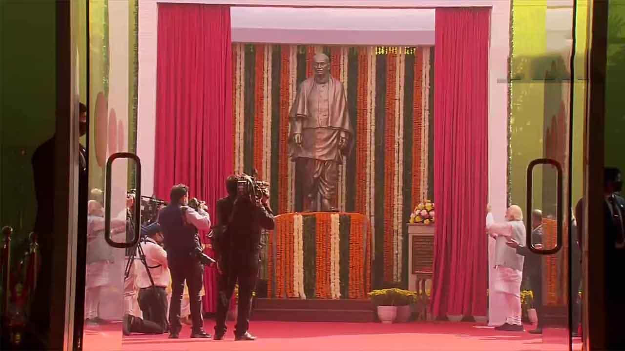 Audit Diwas ಆಡಿಟ್ ದಿವಸ್ ಅಂಗವಾಗಿ ಸಿಎಜಿ ಕಚೇರಿಯಲ್ಲಿ ಸರ್ದಾರ್ ವಲ್ಲಭಭಾಯಿ ಪಟೇಲ್ ಪ್ರತಿಮೆ ಅನಾವರಣಗೊಳಿಸಿದ ಪ್ರಧಾನಿ ಮೋದಿ Audit Diwas ಆಡಿಟ್ ದಿವಸ್ ಅಂಗವಾಗಿ ಸಿಎಜಿ ಕಚೇರಿಯಲ್ಲಿ ಸರ್ದಾರ್ ವಲ್ಲಭಭಾಯಿ ಪಟೇಲ್ ಪ್ರತಿಮೆ ಅನಾವರಣಗೊಳಿಸಿದ ಪ್ರಧಾನಿ ಮೋದಿ
