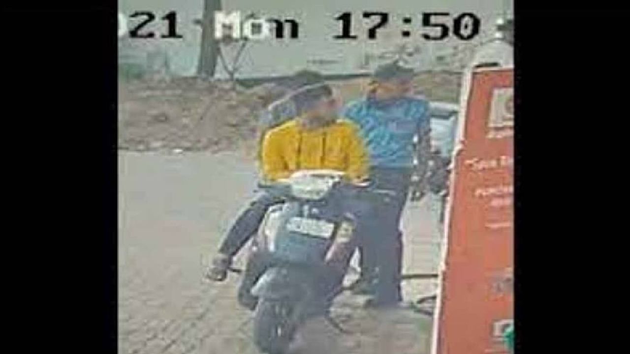 Shocking Video: ಪಟಾಕಿಗೆ ಬೆಂಕಿ ಹೊತ್ತಿಸಿ ಪೆಟ್ರೋಲ್ ಬಂಕ್ ಮೇಲೆ ಎಸೆದ ಯುವಕರು; ಆಮೇಲೇನಾಯ್ತು?