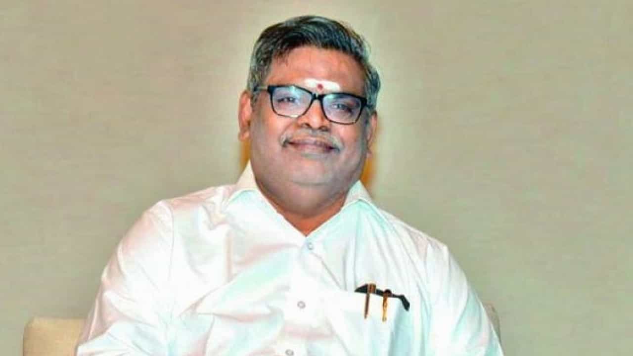 Sirivennela Seetharama Sastry: ಪದ್ಮಶ್ರೀ ಪುರಸ್ಕೃತ ಸಾಹಿತಿ, ಖ್ಯಾತ ಗೀತ ರಚನೆಕಾರ ಸಿರಿವೆನ್ನೆಲ ಸೀತಾರಾಮ ಶಾಸ್ತ್ರಿ ಇನ್ನಿಲ್ಲ Sirivennela Seetharama Sastry: ಪದ್ಮಶ್ರೀ ಪುರಸ್ಕೃತ ಸಾಹಿತಿ, ಖ್ಯಾತ ಗೀತ ರಚನೆಕಾರ ಸಿರಿವೆನ್ನೆಲ ಸೀತಾರಾಮ ಶಾಸ್ತ್ರಿ ಇನ್ನಿಲ್ಲ