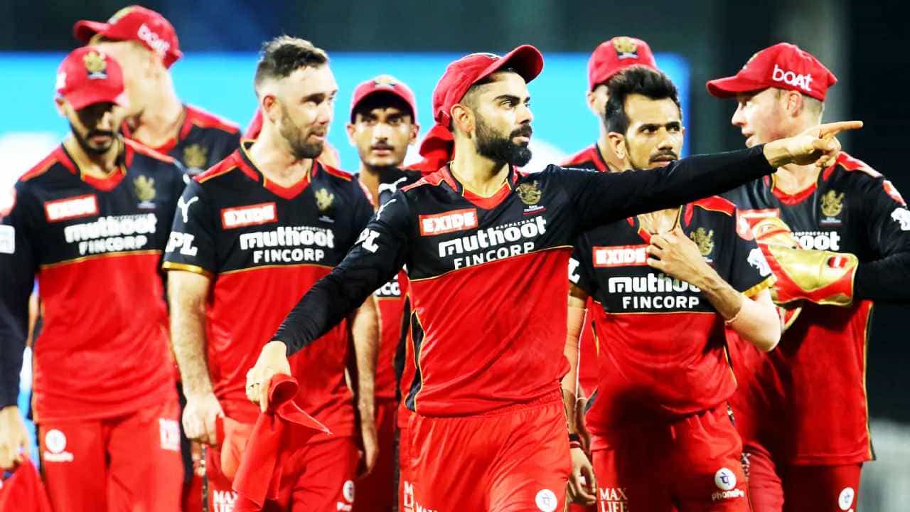 IPL 2022: RCB ಈ ನಾಲ್ವರು ಆಟಗಾರರನ್ನು ಉಳಿಸಿಕೊಳ್ಳಬಹುದು..! IPL 2022: RCB ಈ ನಾಲ್ವರು ಆಟಗಾರರನ್ನು ಉಳಿಸಿಕೊಳ್ಳಬಹುದು..!