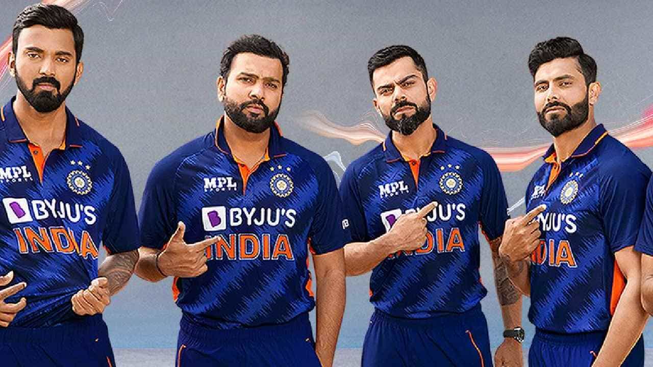Virat Kohli: ಟೀಮ್ ಇಂಡಿಯಾ ಮುಂದಿನ ನಾಯಕ ಯಾರು? ಸುಳಿವು ನೀಡಿದ ವಿರಾಟ್ ಕೊಹ್ಲಿ Virat Kohli: ಟೀಮ್ ಇಂಡಿಯಾ ಮುಂದಿನ ನಾಯಕ ಯಾರು? ಸುಳಿವು ನೀಡಿದ ವಿರಾಟ್ ಕೊಹ್ಲಿ