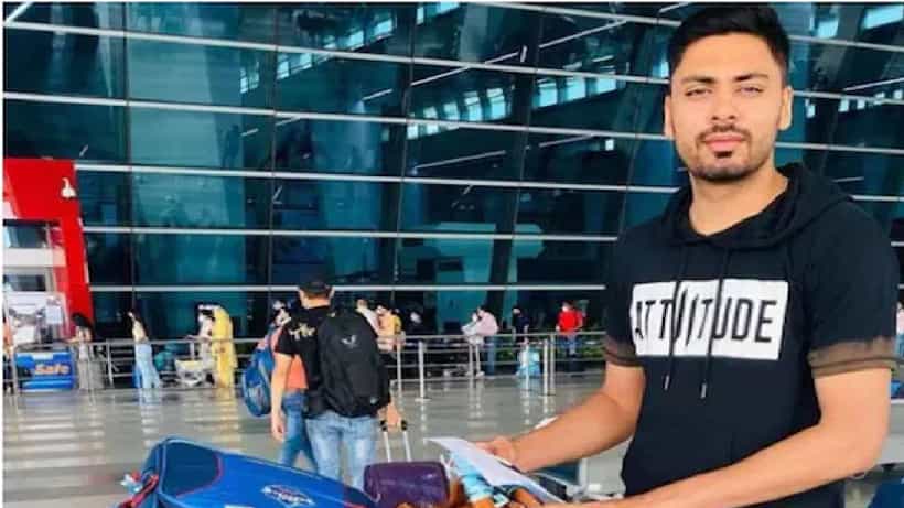 ಟೀಮ್ ಇಂಡಿಯಾದಲ್ಲಿ ಚಾನ್ಸ್ ಸಿಗುತ್ತಿದ್ದಂತೆ, ಏರ್ಪೋರ್ಟ್ನಿಂದ ನೇರವಾಗಿ ಮಾಜಿ ಕ್ರಿಕೆಟಿಗನ ಮನೆಗೆ ತೆರಳಿದ ಅವೇಶ್ ಖಾನ್