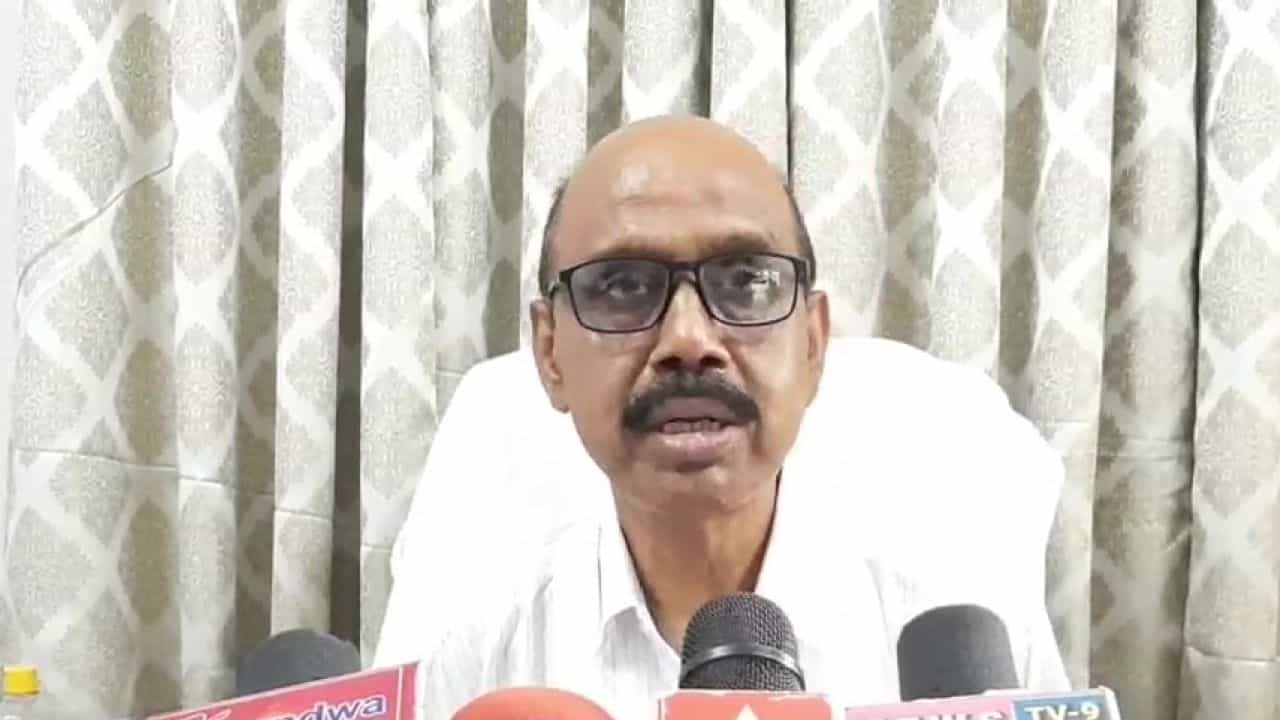 ಕುಡಿಯುವವರು ಸುಳ್ಳು ಹೇಳುವುದಿಲ್ಲ; ಲಸಿಕೆಯ ಪ್ರಮಾಣಪತ್ರದ ಕುರಿತಂತೆ ಮಧ್ಯಪ್ರದೇಶ ಅಬಕಾರಿ ಅಧಿಕಾರಿ ಹೇಳಿಕೆ ಕುಡಿಯುವವರು ಸುಳ್ಳು ಹೇಳುವುದಿಲ್ಲ; ಲಸಿಕೆಯ ಪ್ರಮಾಣಪತ್ರದ ಕುರಿತಂತೆ ಮಧ್ಯಪ್ರದೇಶ ಅಬಕಾರಿ ಅಧಿಕಾರಿ ಹೇಳಿಕೆ