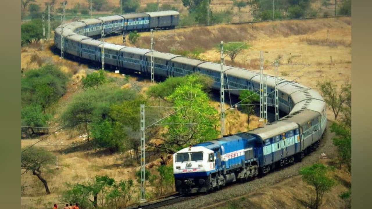 ಕ್ರಿಸ್‌ಮಸ್, ಹೊಸ ವರ್ಷದ ಪ್ರಯುಕ್ತ ವಿಶೇಷ ರೈಲುಗಳನ್ನು ಪ್ರಾರಂಭಿಸಲಿರುವ ಭಾರತೀಯ ರೈಲ್ವೆ; ಮಾಹಿತಿ ಇಲ್ಲಿದೆ