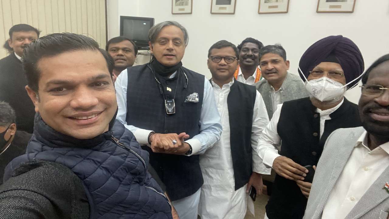 Shashi Tharoor: ಸಂಸದೆಯರೊಂದಿಗಿನ ಸೆಲ್ಫೀ ವಿವಾದದ ಬೆನ್ನಲ್ಲೇ ಮತ್ತೊಂದು ಫೋಟೋ ಟ್ವೀಟ್ ಮಾಡಿದ ಶಶಿ ತರೂರ್