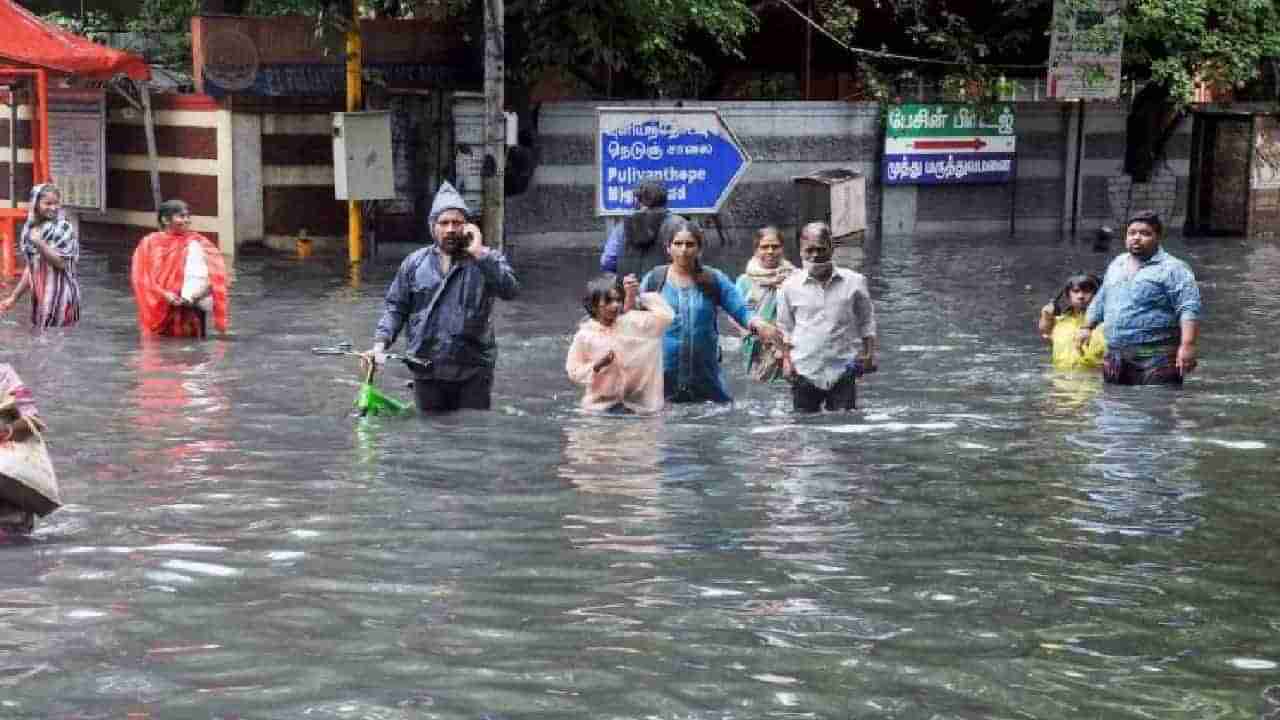 Tamil Nadu Rain: ತಮಿಳುನಾಡಿನಲ್ಲಿ ಮಳೆಯ ಅಬ್ಬರ; ಚೆನ್ನೈ ಸೇರಿ 4 ಜಿಲ್ಲೆಗಳಲ್ಲಿ ರೆಡ್ ಅಲರ್ಟ್ ಘೋಷಣೆ