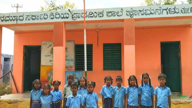 Kolar: ಮಾಲೂರಿನ ಶಾಲೆಯಲ್ಲಿ ತಮಿಳುನಾಡಿನ ಮಕ್ಕಳ ಕನ್ನಡ ಪ್ರೀತಿ; ಭಾಷಾ ಸಾಮರಸ್ಯಕ್ಕೆ ಇಲ್ಲಿದೆ ಸಾಕ್ಷಿ Kolar: ಮಾಲೂರಿನ ಶಾಲೆಯಲ್ಲಿ ತಮಿಳುನಾಡಿನ ಮಕ್ಕಳ ಕನ್ನಡ ಪ್ರೀತಿ; ಭಾಷಾ ಸಾಮರಸ್ಯಕ್ಕೆ ಇಲ್ಲಿದೆ ಸಾಕ್ಷಿ