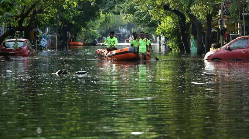 Tamil Nadu Rain: ತಮಿಳುನಾಡಿನಲ್ಲಿ ಮಳೆಯಿಂದ 16 ಜಿಲ್ಲೆಗಳಲ್ಲಿ ರೆಡ್ ಅಲರ್ಟ್ ಘೋಷಣೆ; ಶಾಲೆ, ಕಾಲೇಜು ಬಂದ್