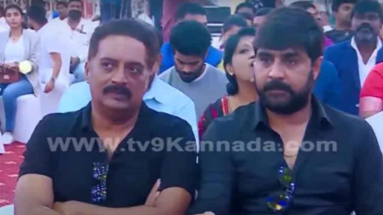 ‘ಪುನೀತ ನಮನ’ ಕಾರ್ಯಕ್ರಮಕ್ಕೆ ಒಂದು ಗಂಟೆ ಮೊದಲೇ ಆಗಮಿಸಿದ ಸ್ಟಾರ್ಗಳು ‘ಪುನೀತ ನಮನ’ ಕಾರ್ಯಕ್ರಮಕ್ಕೆ ಒಂದು ಗಂಟೆ ಮೊದಲೇ ಆಗಮಿಸಿದ ಸ್ಟಾರ್ಗಳು