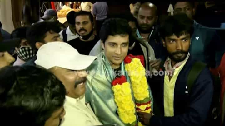 Premam Poojyam: ಚಳಿ, ಮಳೆಯನ್ನೂ ಲೆಕ್ಕಿಸದೇ ‘ಪ್ರೇಮಂ ಪೂಜ್ಯಂ’ ಸಿನಿಮಾ ನೋಡಲು ಬಂದ ಪ್ರೇಕ್ಷಕರು Premam Poojyam: ಚಳಿ, ಮಳೆಯನ್ನೂ ಲೆಕ್ಕಿಸದೇ ‘ಪ್ರೇಮಂ ಪೂಜ್ಯಂ’ ಸಿನಿಮಾ ನೋಡಲು ಬಂದ ಪ್ರೇಕ್ಷಕರು