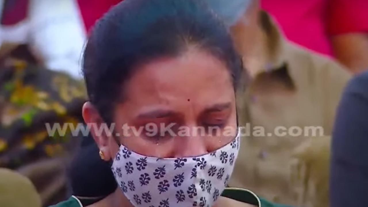 ‘ಪುನೀತ್ ವಿದಾಯದ ದುಃಖ ಎಷ್ಟಿರಬಹುದೆಂದು ಊಹಿಸಲು ಸಾಧ್ಯವಿಲ್ಲ’; ಮೊದಲ ಬಾರಿಗೆ ಮೌನ ಮುರಿದ ಅಶ್ವಿನಿ ‘ಪುನೀತ್ ವಿದಾಯದ ದುಃಖ ಎಷ್ಟಿರಬಹುದೆಂದು ಊಹಿಸಲು ಸಾಧ್ಯವಿಲ್ಲ’; ಮೊದಲ ಬಾರಿಗೆ ಮೌನ ಮುರಿದ ಅಶ್ವಿನಿ