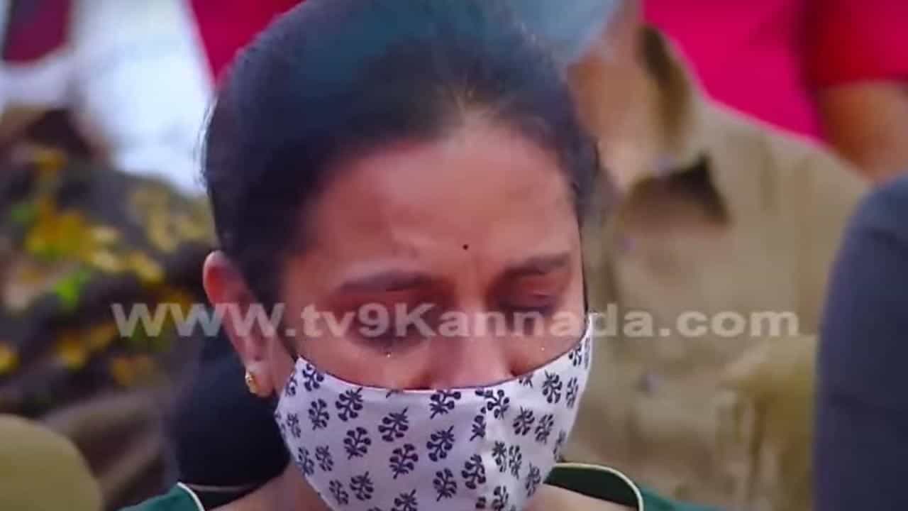 ‘ಪುನೀತ್ ವಿದಾಯದ ದುಃಖ ಎಷ್ಟಿರಬಹುದೆಂದು ಊಹಿಸಲು ಸಾಧ್ಯವಿಲ್ಲ’; ಮೊದಲ ಬಾರಿಗೆ ಮೌನ ಮುರಿದ ಅಶ್ವಿನಿ ‘ಪುನೀತ್ ವಿದಾಯದ ದುಃಖ ಎಷ್ಟಿರಬಹುದೆಂದು ಊಹಿಸಲು ಸಾಧ್ಯವಿಲ್ಲ’; ಮೊದಲ ಬಾರಿಗೆ ಮೌನ ಮುರಿದ ಅಶ್ವಿನಿ