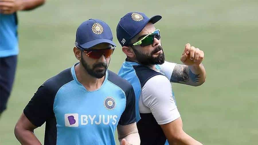 ಐಸಿಸಿ ಬುಧವಾರ ಟಿ20 ಬ್ಯಾಟ್ಸ್ಮನ್ಗಳ ಶ್ರೇಯಾಂಕವನ್ನು ಪ್ರಕಟಿಸಿದ್ದು, ಭಾರತಕ್ಕೆ ಇದರಲ್ಲಿ ಸಂತಸ ಮೂಡಿದ್ದರೆ, ದೊಡ್ಡ ನಿರಾಸೆಯೂ ಎದುರಾಗಿದೆ. ಈ ಶ್ರೇಯಾಂಕದಲ್ಲಿ ಭಾರತದ ಬ್ಯಾಟ್ಸ್ಮನ್ ಕೆಎಲ್ ರಾಹುಲ್ ಲಾಭ ಪಡೆದಿದ್ದು, ನಾಯಕ ವಿರಾಟ್ ಕೊಹ್ಲಿ ನಿರಾಸೆ ಮೂಡಿಸಿದ್ದಾರೆ. ದಕ್ಷಿಣ ಆಫ್ರಿಕಾ ಹೆಚ್ಚು ಲಾಭ ಪಡೆದಿದೆ. ಆದರೆ ದಕ್ಷಿಣ ಆಫ್ರಿಕಾ ಮತ್ತು ಭಾರತ ಎರಡೂ ತಂಡಗಳು ಸೆಮಿಫೈನಲ್ ತಲುಪಲು ಸಾಧ್ಯವಾಗಲಿಲ್ಲ.