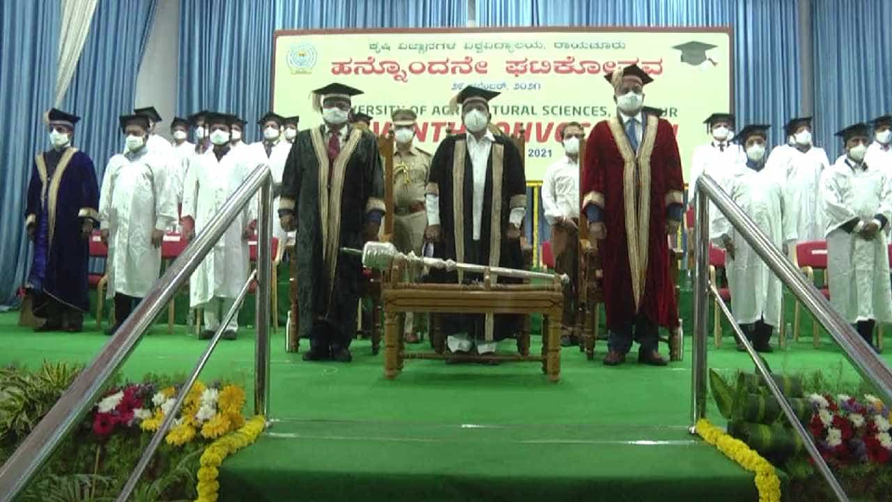 ರಾಯಚೂರು ಕೃಷಿ ವಿವಿ 11ನೇ ಘಟಿಕೋತ್ಸವ; ಬಿಎಸ್ಸಿ ಅಗ್ರಿಕಲ್ಚರ್ ವಿದ್ಯಾರ್ಥಿನಿ ಗೀತಿಕಾ 6 ಚಿನ್ನದ ಪದಕಗಳ ಸಾಧನೆ ರಾಯಚೂರು ಕೃಷಿ ವಿವಿ 11ನೇ ಘಟಿಕೋತ್ಸವ; ಬಿಎಸ್ಸಿ ಅಗ್ರಿಕಲ್ಚರ್ ವಿದ್ಯಾರ್ಥಿನಿ ಗೀತಿಕಾ 6 ಚಿನ್ನದ ಪದಕಗಳ ಸಾಧನೆ