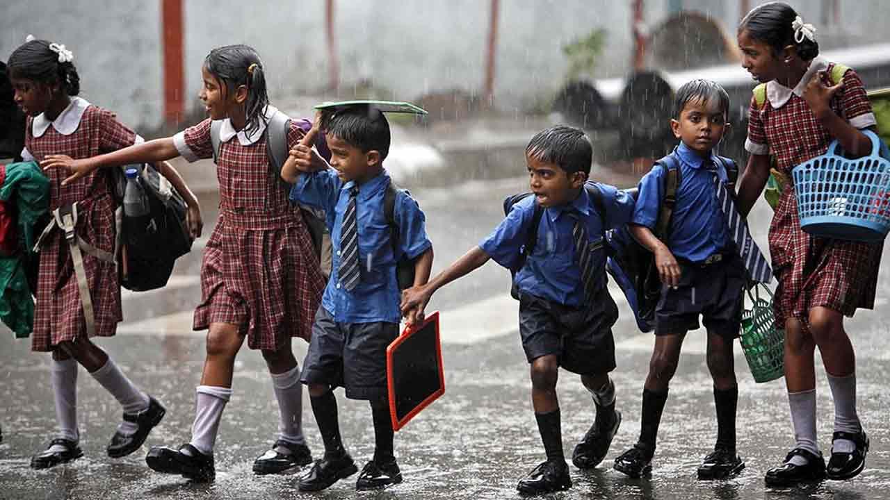 Karnataka Rains: ಕರ್ನಾಟಕದ ಹಲವೆಡೆ ನಿರಂತರ ಮಳೆ; ಯಾವ ಯಾವ ಜಿಲ್ಲೆಗಳಲ್ಲಿ ಶಾಲಾ ಕಾಲೇಜು ರಜೆ? ವಿವರ ಇಲ್ಲಿದೆ