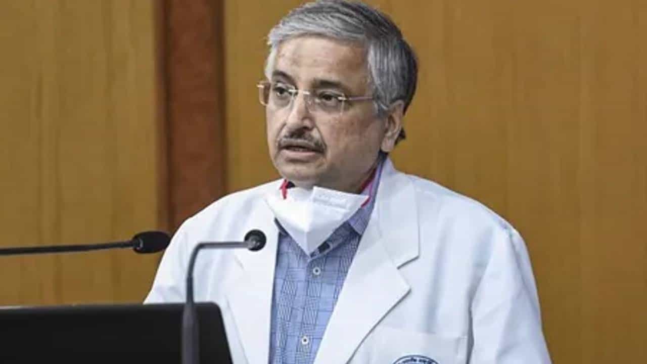 ‘ಒಮಿಕ್ರಾನ್ ಗಂಭೀರವಾದ ಸೋಂಕಲ್ಲ, ಆದರೆ...’: ದೇಶದ ಜನರಿಗೆ ಮಹತ್ವದ ಮಾಹಿತಿ ನೀಡಿದ ಡಾ ರಣದೀಪ್ ಗುಲೇರಿಯಾ ‘ಒಮಿಕ್ರಾನ್ ಗಂಭೀರವಾದ ಸೋಂಕಲ್ಲ, ಆದರೆ...’: ದೇಶದ ಜನರಿಗೆ ಮಹತ್ವದ ಮಾಹಿತಿ ನೀಡಿದ ಡಾ ರಣದೀಪ್ ಗುಲೇರಿಯಾ