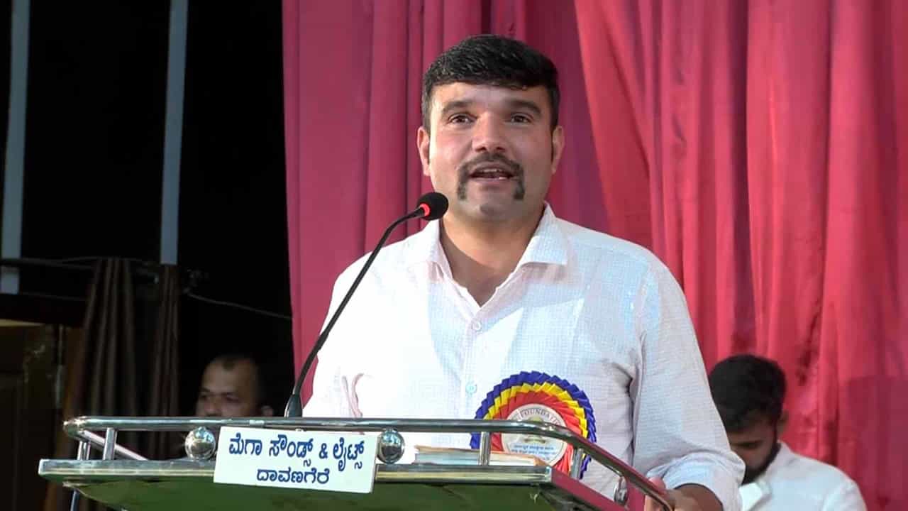 ಸಾವಿರಾರು ಆಕಾಂಕ್ಷಿಗಳಿಗೆ ಸ್ಪರ್ಧಾತ್ಮಕ ಪರೀಕ್ಷೆ ಎದುರಿಸಲು ಮಾರ್ಗದರ್ಶನ ನೀಡಿದ ರವಿ ಚನ್ನಣ್ಣವರ ಸಾವಿರಾರು ಆಕಾಂಕ್ಷಿಗಳಿಗೆ ಸ್ಪರ್ಧಾತ್ಮಕ ಪರೀಕ್ಷೆ ಎದುರಿಸಲು ಮಾರ್ಗದರ್ಶನ ನೀಡಿದ ರವಿ ಚನ್ನಣ್ಣವರ