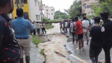 Bengaluru Rains: ಬೆಂಗಳೂರಿನಲ್ಲಿ ಮತ್ತೆ ಮಳೆ: ಮೊಳಕಾಲುದ್ದ ನೀರಿನಲ್ಲಿ ದ್ವಿಚಕ್ರ ವಾಹನ ತಳ್ಳುತ್ತಿರುವ ಸವಾರರು
