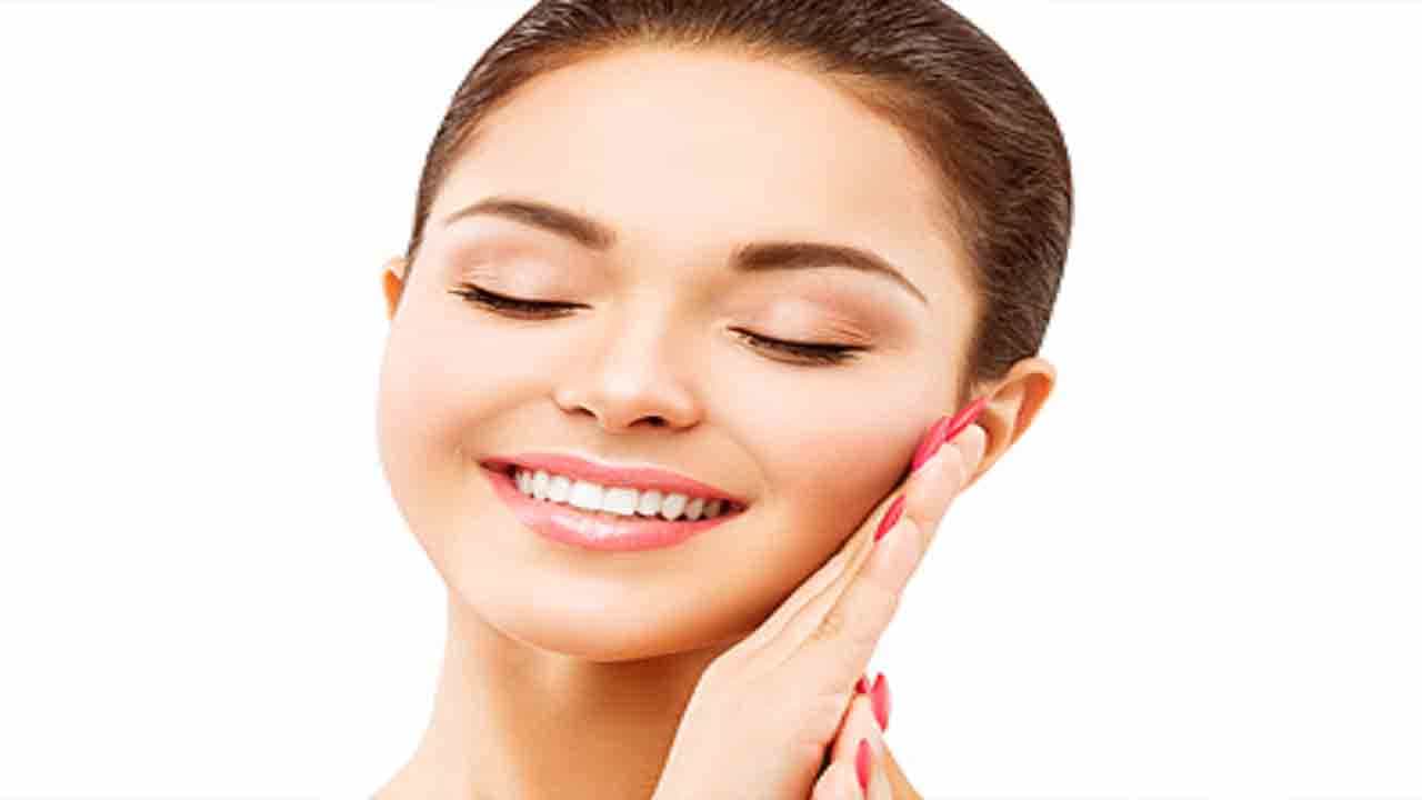 Skin Care Tips: ಪಾರ್ಲರ್ಗೆ ಹೋಗದೆ ಮುಖದಲ್ಲಿನ ಕಪ್ಪು ಕಲೆಗಳನ್ನು ಹೋಗಲಾಡಿಸಲು ಈ ವಿಧಾನಗಳನ್ನು ಅನುಸರಿಸಿ Skin Care Tips: ಪಾರ್ಲರ್ಗೆ ಹೋಗದೆ ಮುಖದಲ್ಲಿನ ಕಪ್ಪು ಕಲೆಗಳನ್ನು ಹೋಗಲಾಡಿಸಲು ಈ ವಿಧಾನಗಳನ್ನು ಅನುಸರಿಸಿ