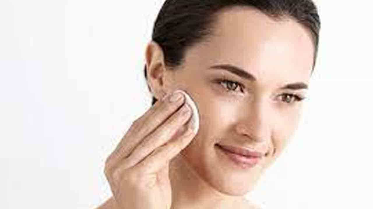 Skin Care Tips: ವಯಸ್ಸಾದಂತೆ ಕಾಣುವ ಚರ್ಮದ ಆರೈಕೆಯ ಬಗ್ಗೆ ಗಮನವಿರಲಿ: ಯಾವ ವಯಸ್ಸಿನವರು ಯಾವ ರೀತಿಯ ಕ್ರಮಗಳನ್ನು ಪಾಲಿಸಬೇಕು? ಇಲ್ಲಿದೆ ಮಾಹಿತಿ Skin Care Tips: ವಯಸ್ಸಾದಂತೆ ಕಾಣುವ ಚರ್ಮದ ಆರೈಕೆಯ ಬಗ್ಗೆ ಗಮನವಿರಲಿ: ಯಾವ ವಯಸ್ಸಿನವರು ಯಾವ ರೀತಿಯ ಕ್ರಮಗಳನ್ನು ಪಾಲಿಸಬೇಕು? ಇಲ್ಲಿದೆ ಮಾಹಿತಿ