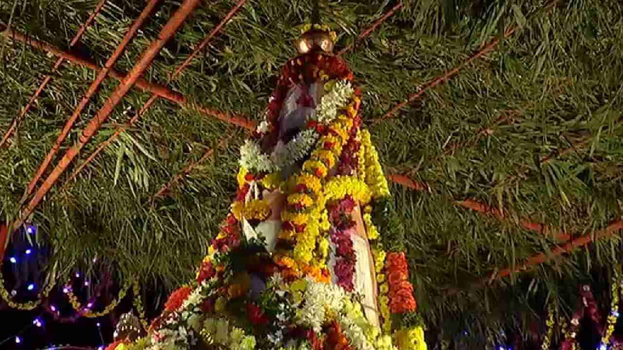 ಹುಣ್ಣಿಮೆಯಂದು ನಡೆಯುವ ಉತ್ಸವ ಮಹಾಮಂಗಳಾರತಿ ವೇಳೆ ಅಲುಗಾಡುತ್ತೆ ಹುತ್ತ; ದೈವ ಪವಾಡಕ್ಕೆ ಮನಸೋತ ಭಕ್ತರು