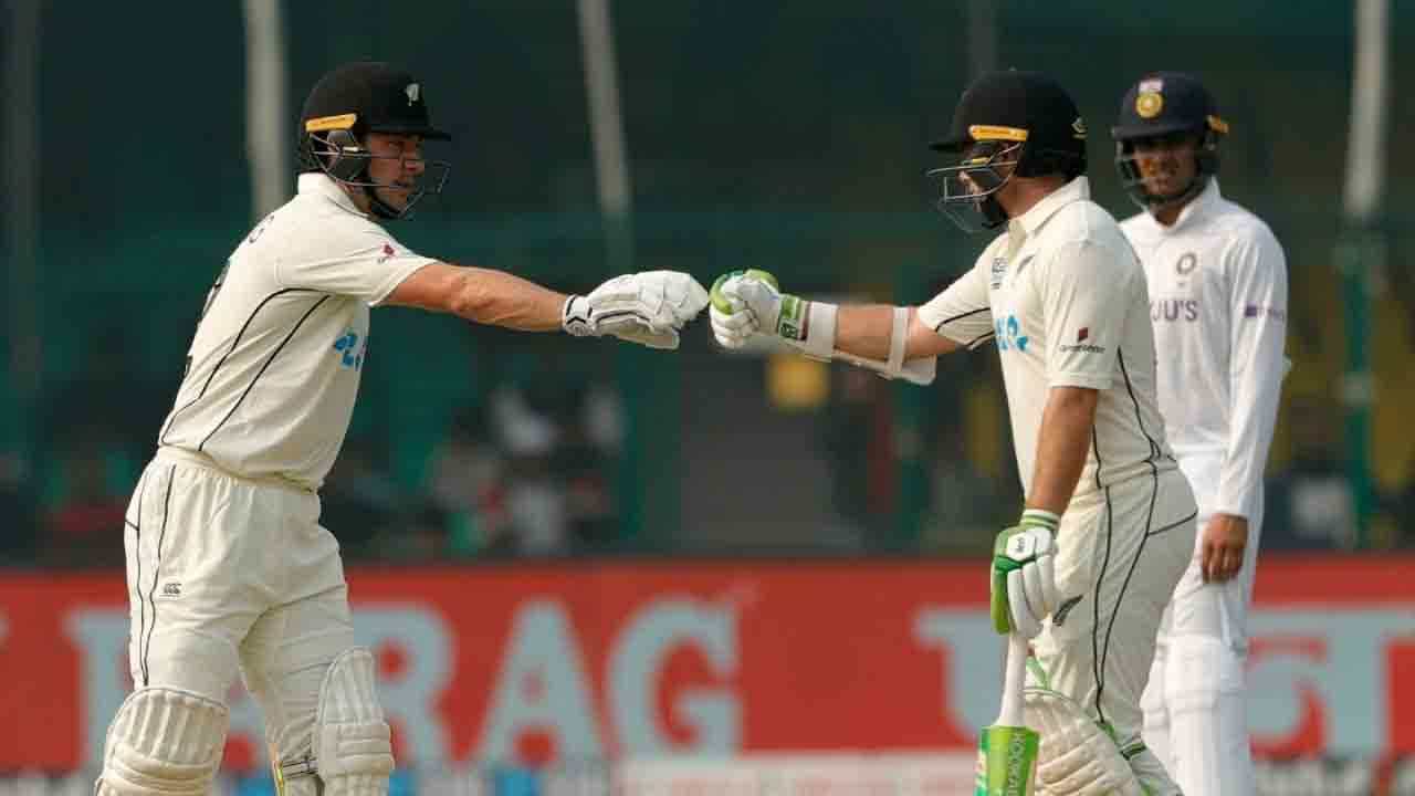 India vs New Zealand 1st Test: ಕಿವೀಸ್ ವಿಕೆಟ್ ಕೀಳಬೇಕಿದೆ ಭಾರತೀಯ ಬೌಲರ್ಗಳು: ಕುತೂಹಲ ಮೂಡಿಸಿದೆ ಮೂರನೇ ದಿನದಾಟ India vs New Zealand 1st Test: ಕಿವೀಸ್ ವಿಕೆಟ್ ಕೀಳಬೇಕಿದೆ ಭಾರತೀಯ ಬೌಲರ್ಗಳು: ಕುತೂಹಲ ಮೂಡಿಸಿದೆ ಮೂರನೇ ದಿನದಾಟ