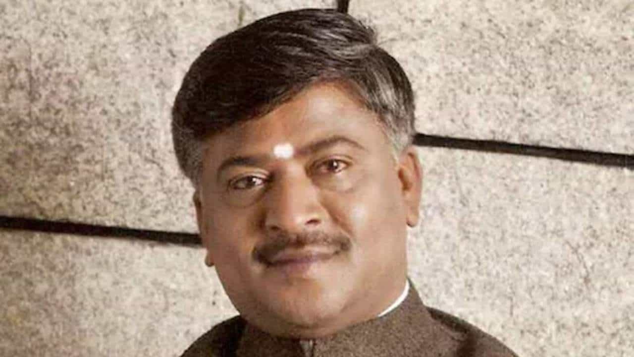 ಪರಿಷತ್ ಚುನಾವಣೆಯಲ್ಲಿ ಬಿಜೆಪಿ ಬೆಂಬಲಿಸುವುದಾಗಿ ಹೇಳಿದ ವರ್ತೂರು ಪ್ರಕಾಶ್; ಬೆಂಬಲಿಗರ ಸಭೆಯಲ್ಲಿ ಕಣ್ಣೀರು ಪರಿಷತ್ ಚುನಾವಣೆಯಲ್ಲಿ ಬಿಜೆಪಿ ಬೆಂಬಲಿಸುವುದಾಗಿ ಹೇಳಿದ ವರ್ತೂರು ಪ್ರಕಾಶ್; ಬೆಂಬಲಿಗರ ಸಭೆಯಲ್ಲಿ ಕಣ್ಣೀರು