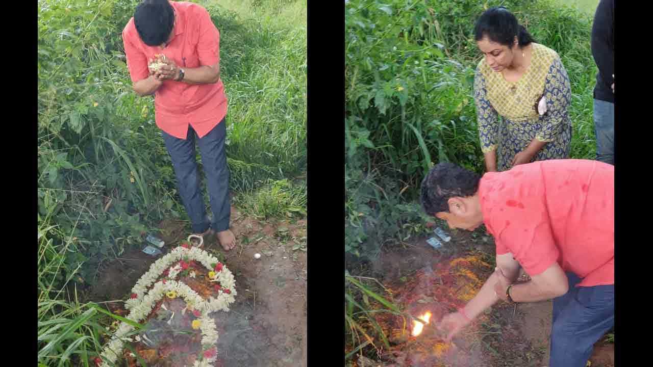 ಪ್ರೀತಿಯ ಶ್ವಾನಕ್ಕೆ ಶಾಸಕರಿಂದ ಕಣ್ಣೀರಿನ ವಿದಾಯ ಹೇಳಿದ ಶಾಸಕ ನಾರಾಯಣಸ್ವಾಮಿ ಪ್ರೀತಿಯ ಶ್ವಾನಕ್ಕೆ ಶಾಸಕರಿಂದ ಕಣ್ಣೀರಿನ ವಿದಾಯ ಹೇಳಿದ ಶಾಸಕ ನಾರಾಯಣಸ್ವಾಮಿ