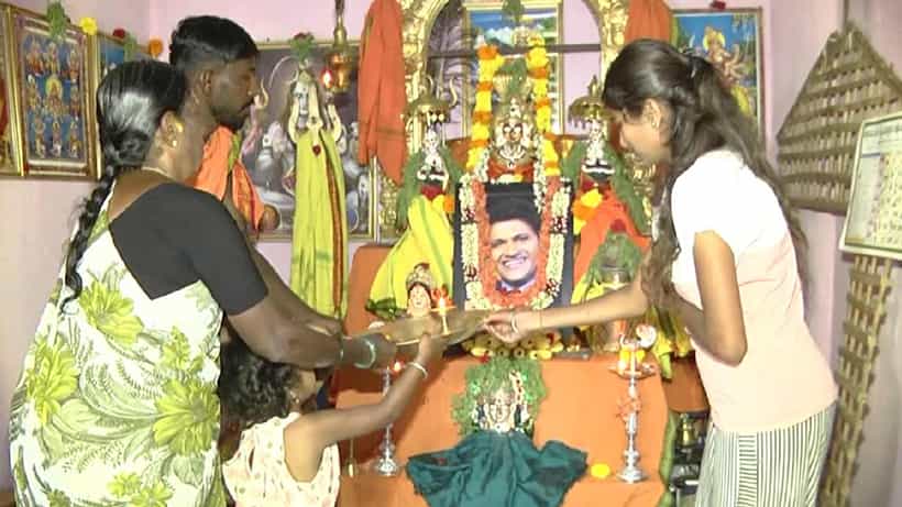 ದೇವರ ಮಧ್ಯೆ ಪುನೀತ್ ಫೋಟೋ ಇಟ್ಟು ಪೂಜೆ, ಸದ್ಯದಲ್ಲೇ ದೇವಸ್ಥಾನ ನವೀಕರಿಸಿ ನಿತ್ಯಪೂಜೆ; ಇದು ಅಪ್ಪು ಅಭಿಮಾನಿ ಅಭಿಲಾಷೆ