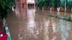 Vidyaranyapura heavy rains: ವಿದ್ಯಾರಣ್ಯಪುರ ಅಪಾರ್ಟಮೆಂಟ್​ಗೆ ಜಲಬಂಧನ; ಹಾರ್ಟ್ ಪೇಷೆಂಟ್ ಪರದಾಟ