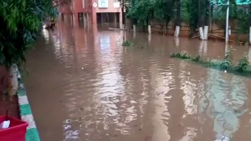 Vidyaranyapura heavy rains: ವಿದ್ಯಾರಣ್ಯಪುರ ಅಪಾರ್ಟಮೆಂಟ್ಗೆ ಜಲಬಂಧನ; ಹಾರ್ಟ್ ಪೇಷೆಂಟ್ ಪರದಾಟ