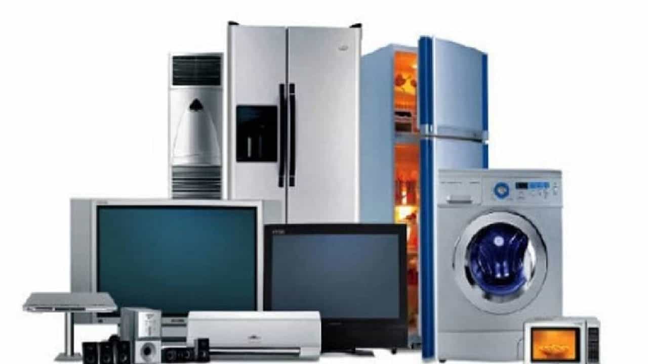 Price Hike: ಬಟ್ಟೆ, ಎಲೆಕ್ಟ್ರಾನಿಕ್ಸ್ನಿಂದ ಮದ್ಯದ ತನಕ ಹೊಸ ವರ್ಷದಿಂದ ಶೇ 8ರಿಂದ 10ರಷ್ಟು ಬೆಲೆ ಏರಿಕೆಗೆ ಸಿದ್ಧರಾಗಿ! Price Hike: ಬಟ್ಟೆ, ಎಲೆಕ್ಟ್ರಾನಿಕ್ಸ್ನಿಂದ ಮದ್ಯದ ತನಕ ಹೊಸ ವರ್ಷದಿಂದ ಶೇ 8ರಿಂದ 10ರಷ್ಟು ಬೆಲೆ ಏರಿಕೆಗೆ ಸಿದ್ಧರಾಗಿ!