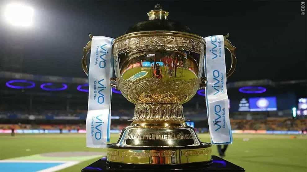 ಐಪಿಎಲ್ 2022 ರ ಮೆಗಾ ಹರಾಜಿಗೂ ಮೊದಲು, ಯಾವ ತಂಡವು ಯಾವ ಆಟಗಾರನನ್ನು ತಂಡದಲ್ಲಿ ಉಳಿಸಿಕೊಳ್ಳುತ್ತದೆ ಎಂಬುದು ಮಂಗಳವಾರ ರಾತ್ರಿ ನಿರ್ಧರಿಸಲಾಗುತ್ತದೆ. ಆದರೆ ಉಳಿಸಿಕೊಳ್ಳುವ ಘೋಷಣೆಗೂ ಮುನ್ನವೇ ಸನ್ರೈಸರ್ಸ್ ಹೈದರಾಬಾದ್, ರಾಜಸ್ಥಾನ ರಾಯಲ್ಸ್ ಮತ್ತು ಪಂಜಾಬ್ ಪಾಳಯದಿಂದ ಆಘಾತಕಾರಿ ಸುದ್ದಿ ಬರುತ್ತಿದೆ.