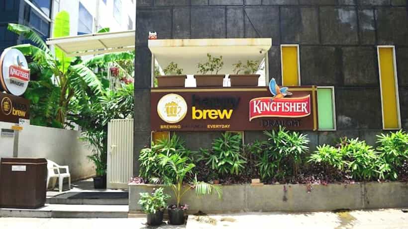 ಕೋರಮಂಗಲದ ಪಬ್ನಲ್ಲಿ ನಡುರಾತ್ರಿ ಟ್ಯಾಕ್ಸ್ ಇನ್ಸ್ಪೆಕ್ಟರ್ಗೆ ಕೂಡಿಹಾಕಿ ಹಲ್ಲೆ ಮಾಡಿದ ಪಬ್ ಮಾಲಿಕ, ಬೌನ್ಸರ್ಗಳು!