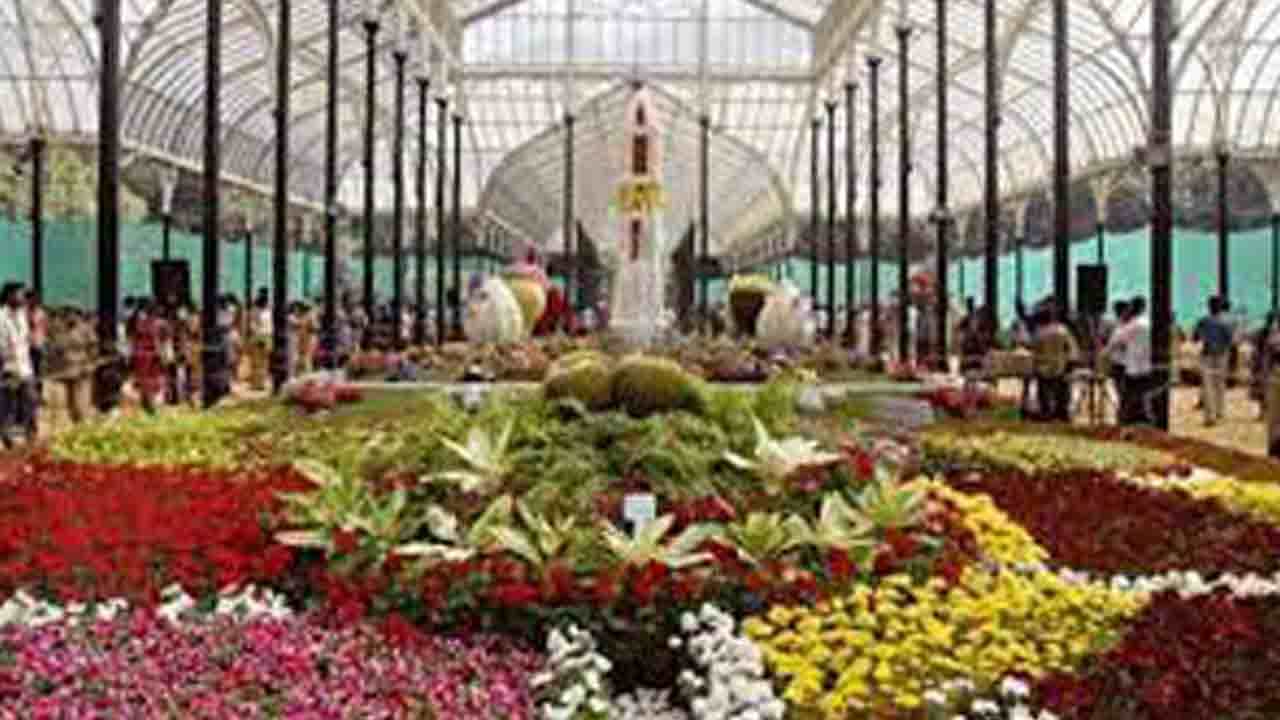 Republic Day Flower Show 2022: 2022ರ ಗಣರಾಜ್ಯೋತ್ಸವ ಫಲಪುಷ್ಪ ಪ್ರದರ್ಶನಕ್ಕೆ ಸರ್ಕಾರದಿಂದ ಗ್ರೀನ್ ಸಿಗ್ನಲ್ Republic Day Flower Show 2022: 2022ರ ಗಣರಾಜ್ಯೋತ್ಸವ ಫಲಪುಷ್ಪ ಪ್ರದರ್ಶನಕ್ಕೆ ಸರ್ಕಾರದಿಂದ ಗ್ರೀನ್ ಸಿಗ್ನಲ್