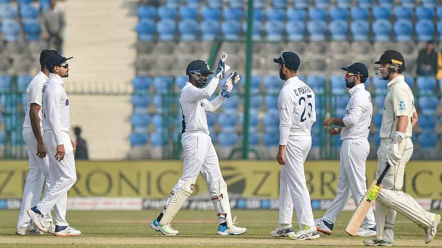 IND vs NZ, Highlights, 1st Test, Day 4: ಕೊನೆಯ ದಿನದಲ್ಲಿ ಕಿವೀಸ್ಗೆ ಗೆಲ್ಲಲು ಬೇಕು 280 ರನ್ IND vs NZ, Highlights, 1st Test, Day 4: ಕೊನೆಯ ದಿನದಲ್ಲಿ ಕಿವೀಸ್ಗೆ ಗೆಲ್ಲಲು ಬೇಕು 280 ರನ್