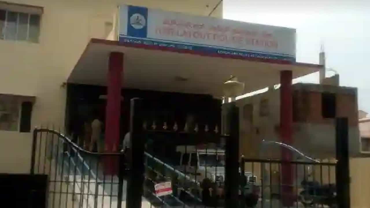 ಬೆಂಗಳೂರು: 2 ವರ್ಷದ ಪ್ರೀತಿ ಬ್ರೇಕಪ್ನಲ್ಲಿ ಅಂತ್ಯ; ಪ್ರಿಯತಮನಿಗೆ ಬುದ್ಧಿ ಕಲಿಸಲು ಸ್ನೇಹಿತರ ಜತೆ ಸೇರಿ ಹಲ್ಲೆ ಬೆಂಗಳೂರು: 2 ವರ್ಷದ ಪ್ರೀತಿ ಬ್ರೇಕಪ್ನಲ್ಲಿ ಅಂತ್ಯ; ಪ್ರಿಯತಮನಿಗೆ ಬುದ್ಧಿ ಕಲಿಸಲು ಸ್ನೇಹಿತರ ಜತೆ ಸೇರಿ ಹಲ್ಲೆ