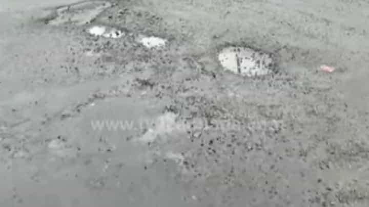 ಬೆಂಗಳೂರು: ಬೇಕಾಬಿಟ್ಟಿ ಕೆಲಸ ಮಾಡಿ ರಸ್ತೆಗುಂಡಿ ಮುಚ್ಚಿದ ಬಿಬಿಎಂಪಿ; ನಗರದ ಬಹುತೇಕ ವಾರ್ಡ್ಗಳಲ್ಲಿ ಕಳಪೆ ಕಾಮಗಾರಿ ಬೆಂಗಳೂರು: ಬೇಕಾಬಿಟ್ಟಿ ಕೆಲಸ ಮಾಡಿ ರಸ್ತೆಗುಂಡಿ ಮುಚ್ಚಿದ ಬಿಬಿಎಂಪಿ; ನಗರದ ಬಹುತೇಕ ವಾರ್ಡ್ಗಳಲ್ಲಿ ಕಳಪೆ ಕಾಮಗಾರಿ