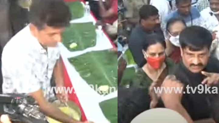 ಅಭಿಮಾನಿಗಳಿಗೆ ಪ್ರೀತಿಯಿಂದ ಊಟ ಬಡಿಸಿದ ಶಿವರಾಜ್ಕುಮಾರ್, ಅಶ್ವಿನಿ ಅಭಿಮಾನಿಗಳಿಗೆ ಪ್ರೀತಿಯಿಂದ ಊಟ ಬಡಿಸಿದ ಶಿವರಾಜ್ಕುಮಾರ್, ಅಶ್ವಿನಿ